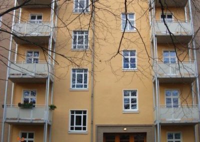Semmelweisstraße 17 - Hofansicht mit Balkonen